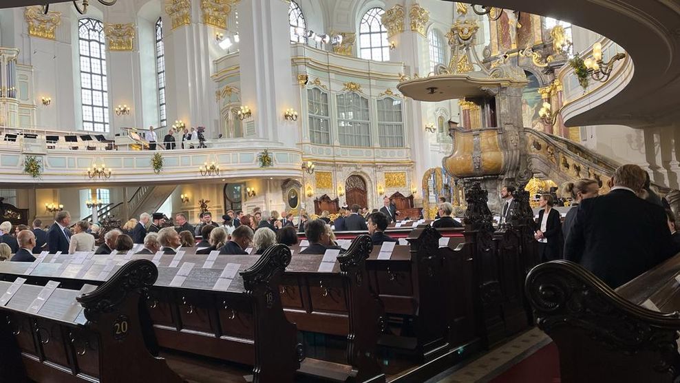 Der Tag der Deutschen Einheit startete mit einem Gottesdienst im Michel.