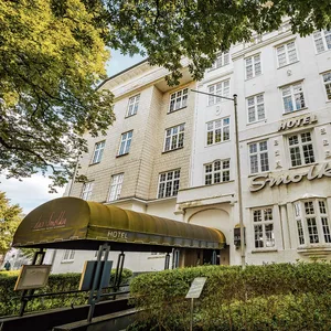 Steht seit Anfang 2022 leer: Das legendäre Hotel Smolka an der Isestraße 98.