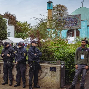 In den vergangenen Jahren gab es Handgreiflichkeiten, weshalb die Moschee von der Polizei bewacht wird.