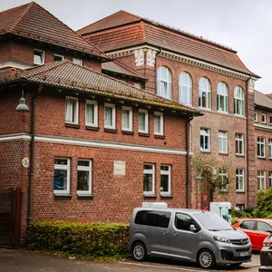 Außenaufnahme des Kinder- und Jugendnotdienstes in der Feuerbergstraße in Ohlsdorf.