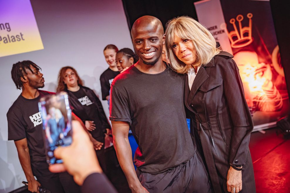 Franklyn Kakyire ergatterte ein Foto zusammen mit Brigitte Macron.
