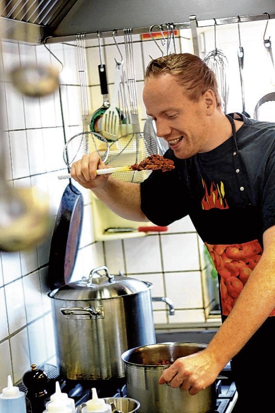 Begeistert mit seinem Team seit 2014: Konstantin Elser, Chef von „The Vegan Eagle“