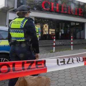 Der Tatort wird durch die Polizei gesichert.