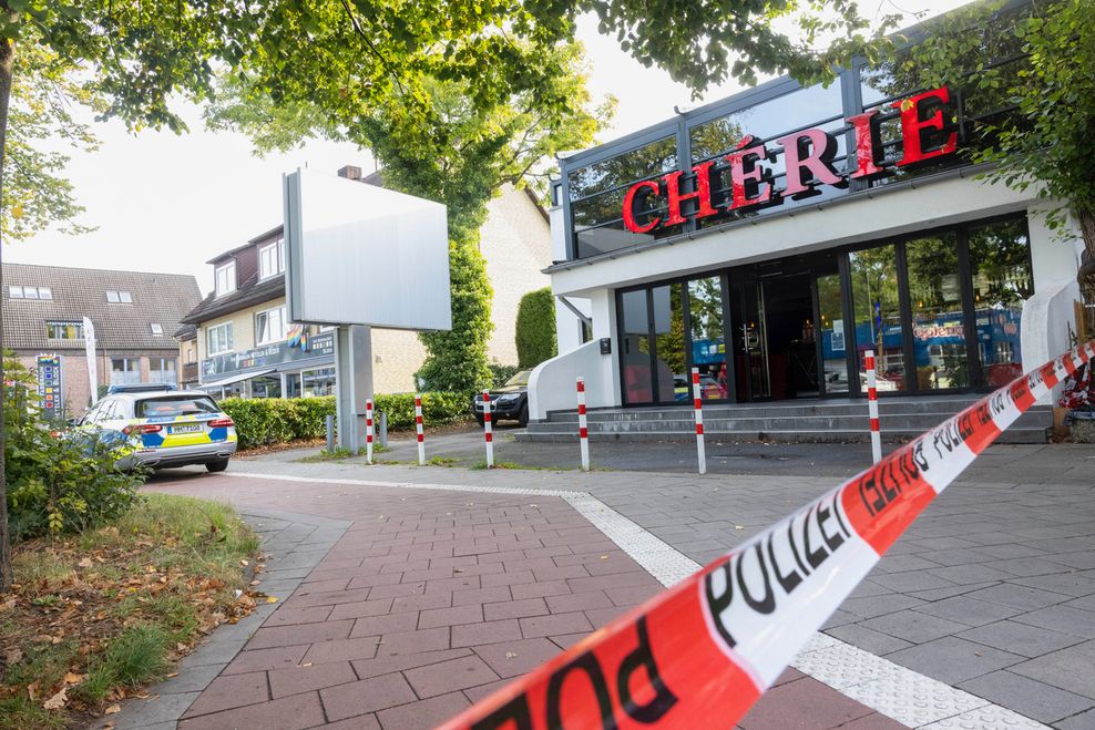 Das „Chérie“ hatte Anfang des Jahres eröffnet. Am Sonntagabend verlor ein Mann vor dem Laden sein Leben.