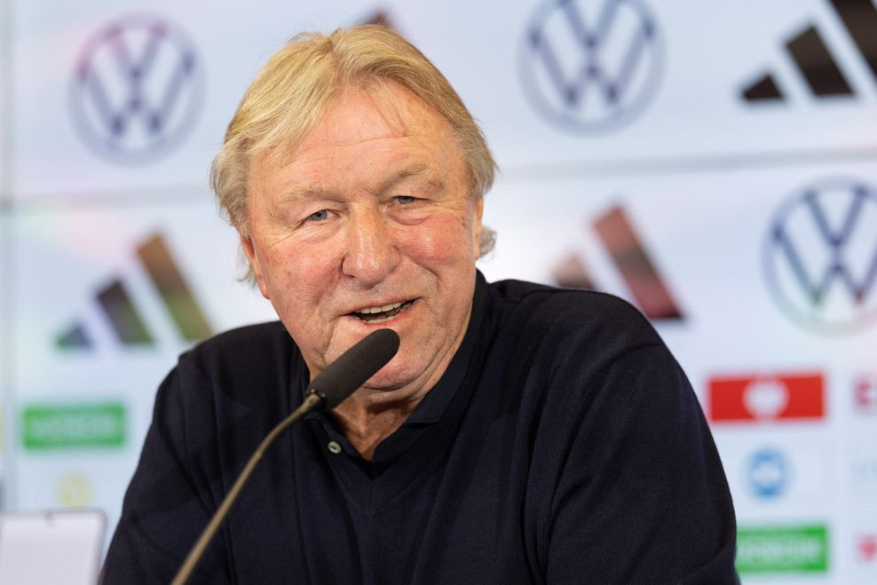 Horst Hrubesch bei der Pressekonferenz