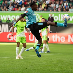 Jeremie Frimpong bei seinem Tor gegen Wolfsburg