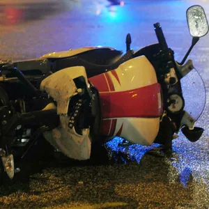 Motorradfahrer verliert nach Überholen Kontrolle – tot