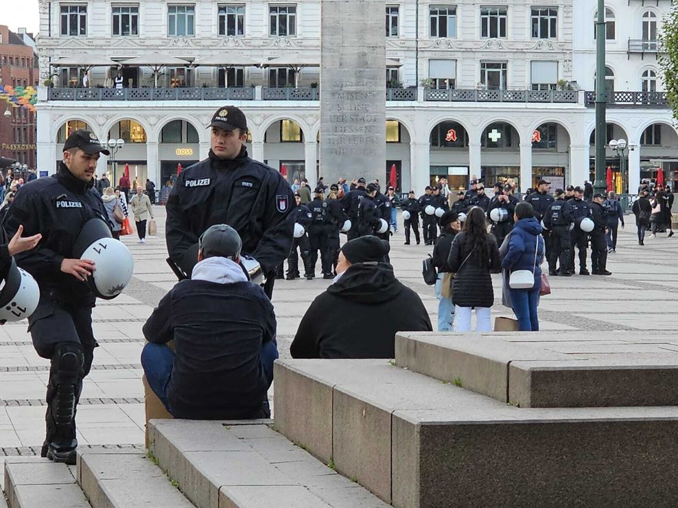 Die Polizei war mit einem Großaufgebot vor Ort.