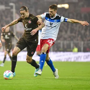 Jackson Irvine und Jonas Meffert