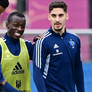 Robert Glatzel, Jean-Luc Dompe und Ludovit Reis im HSV-Training
