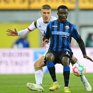 Sirlord Conteh im Duell mit Jakov Medic