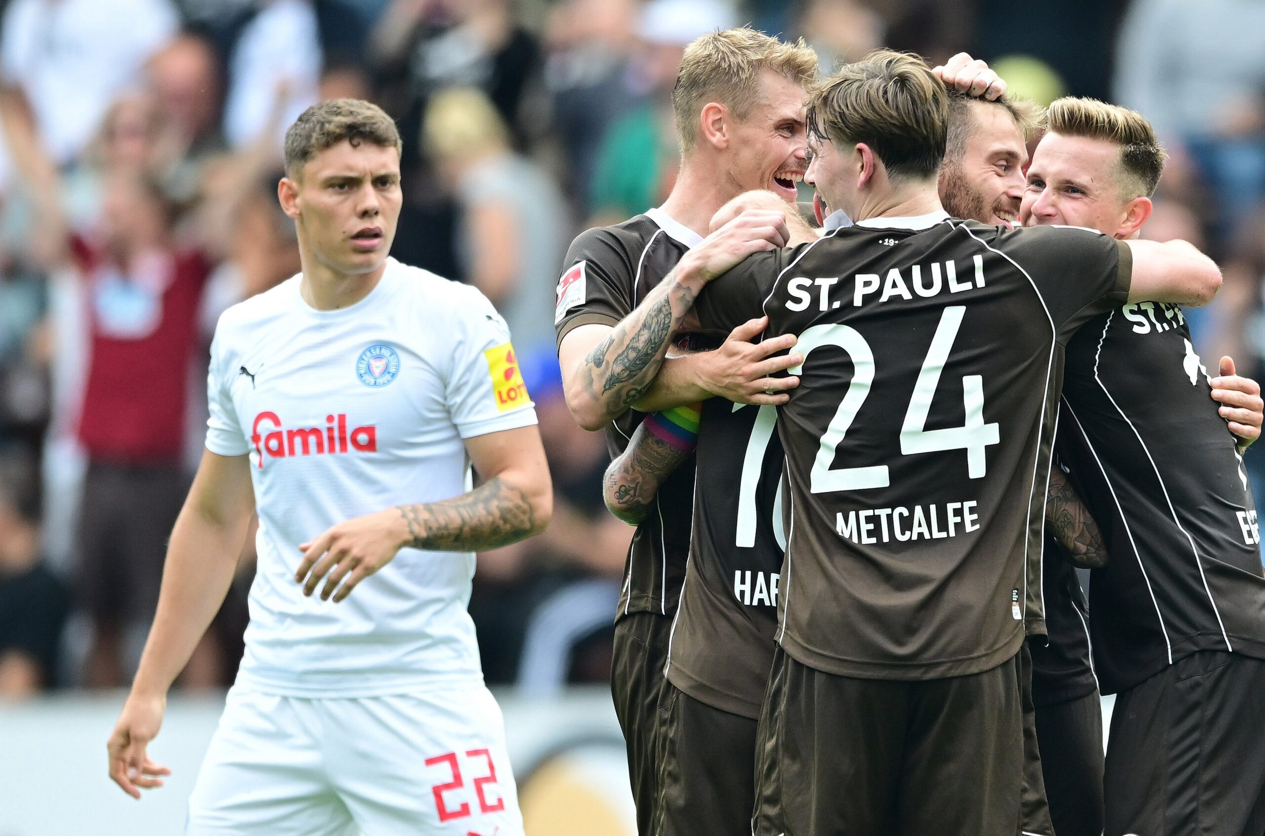 St. Pauli bejubelt ein Tor beim 5:1 gegen Holstein Kiel