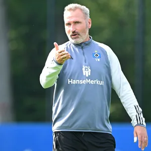 HSV-Trainer Tim Walter im Training