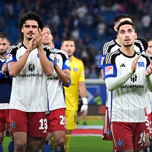 HSV-Mannschaft feiert den Heimsieg gegen Fortuna Düsseldorf