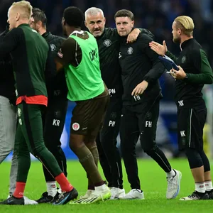 Fabian Hürzeler beim Jubel nach dem Sieg gegen Hertha