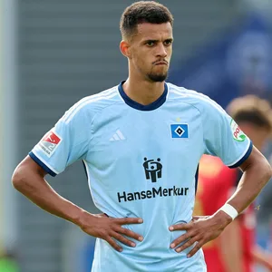 HSV-Stürmer Robert Glatzel ist frustriert