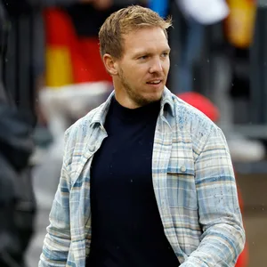 Julian Nagelsmann im Holzfällerhemd.