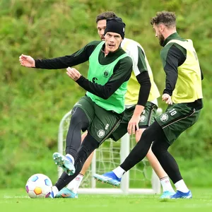 Eric Smith, Andreas Albers und Marcel Hartel beim Training des FC St. Pauli