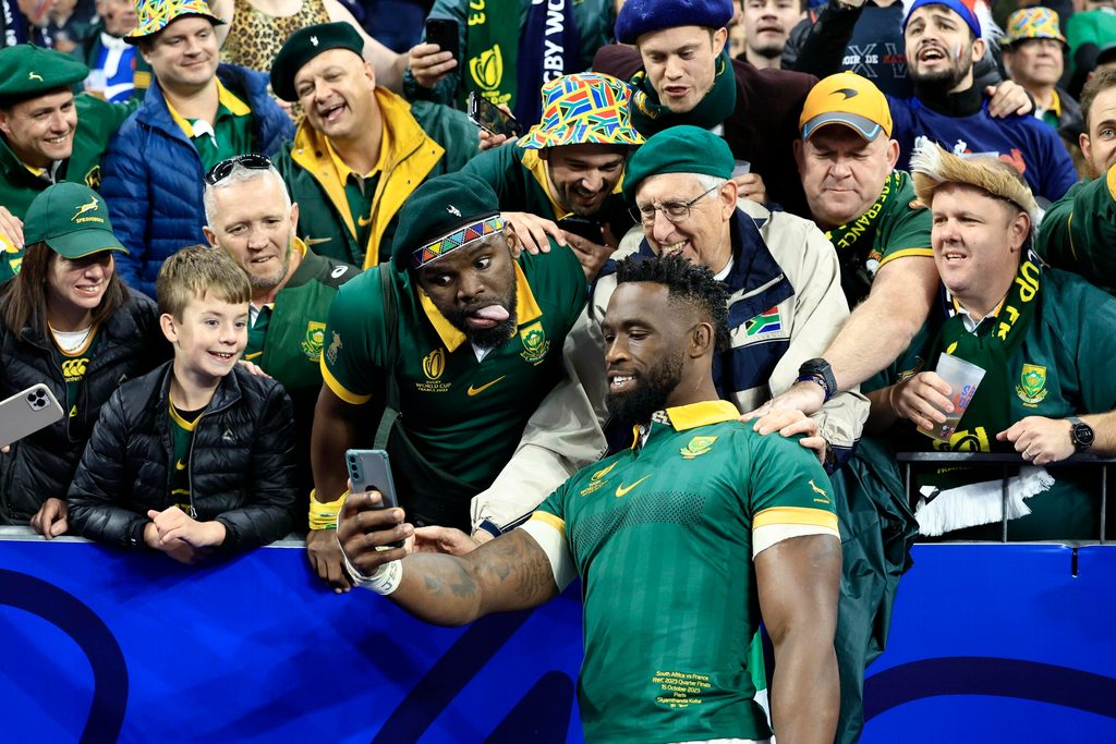 Selfie von Siya Kolisi mit Fans