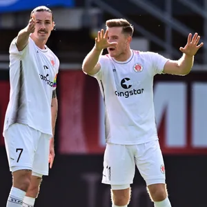 St. Pauli-Profis Afolayan, Irvine und Eggestein diskutieren