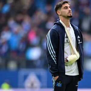 Ludovit Reis mit Schulterbandage