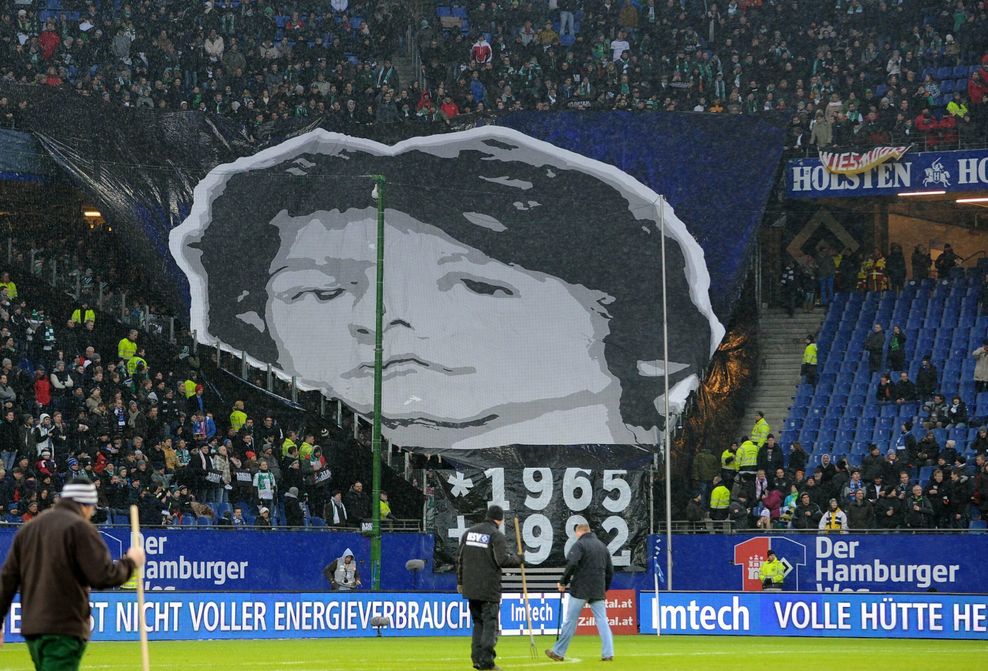 Transparent von Adrian Maleika im Volksparkstadion