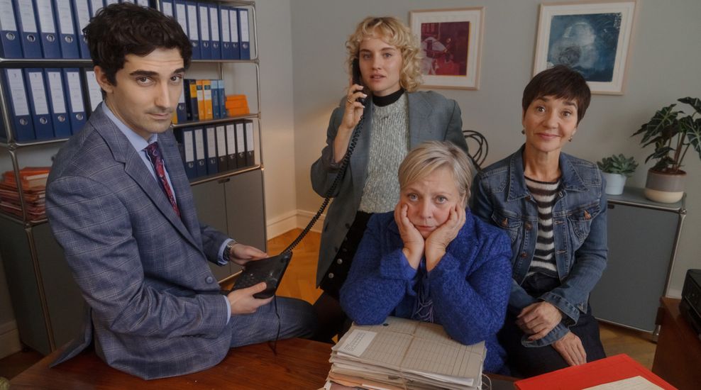 Can Oktay (Emre Aksizoglu, v.l.n.r.), Lisa Liebling (Luise von Finckh), Talia Jahnka (Gabriela Maria Schmeide) und Senta Kurzweg (Anja Franke) sind das Team der „Liebling Kreuzberg“-Neuauflage.