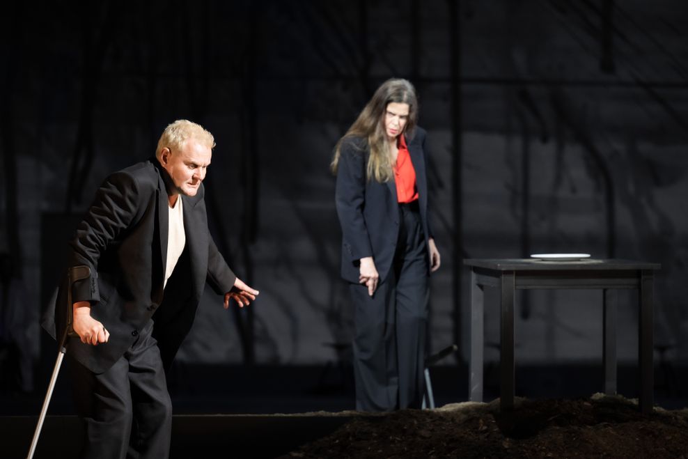 Devid Striesow und Julia Wieninger in „Ödipus“ am Schauspielhaus