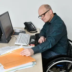 Menschen mit Behinderung haben es oft schwer, einen Arbeitsplatz zu finden. (Symbolbild)