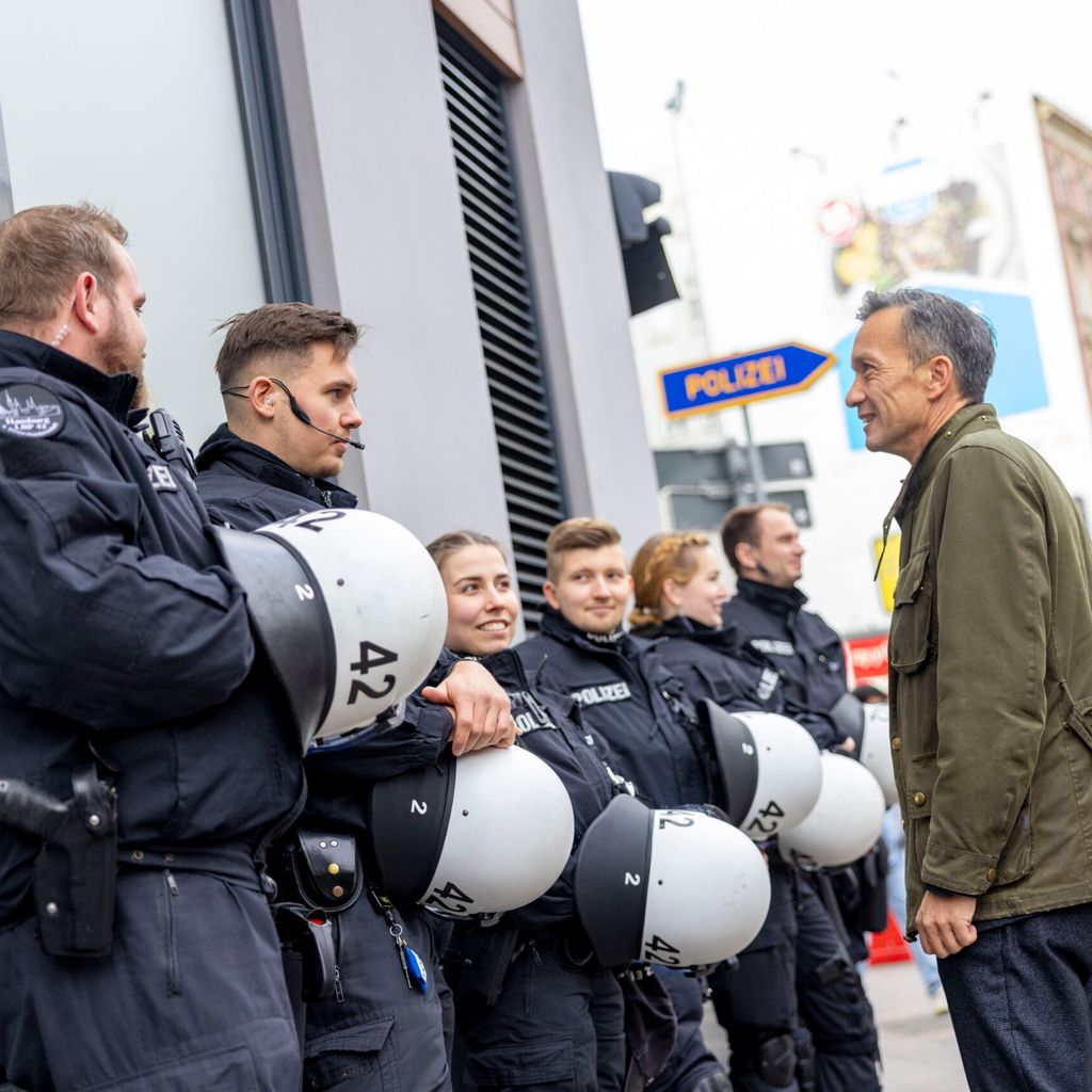 Falk Schnabel, neuer Polizeipräsident in Hamburg, suchte das Gespräch zu den Kräften im Einsatz.