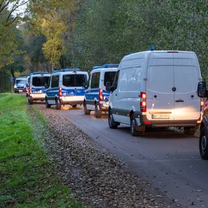 Die Polizei rückte mit einem Großaufgebot nach Seevetal aus.