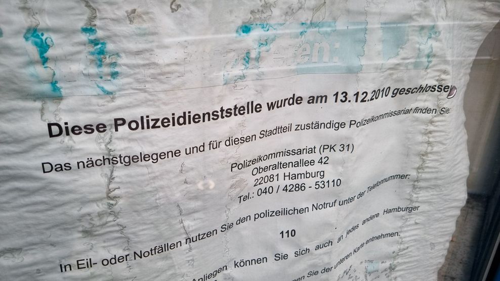 Verwitterter Zettel: Geschlossen seit 2010