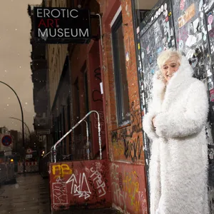 Götz Barner vor dem „Erotic Art Museum“