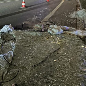 Mehrere 700 Kilo schwere Glasplatten blockierten die Versmannstraße.