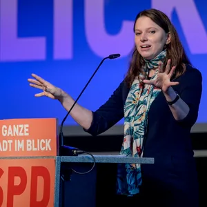Melanie Leonhard