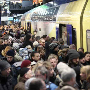 Ein Metronom-Zug im Hamburger Hauptbahnhof (Archivbild).