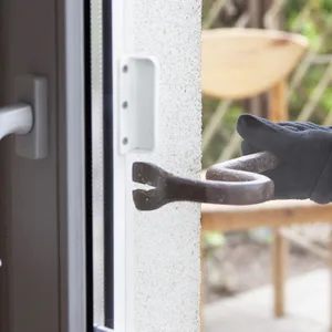 Brutaler raub in Wohnung in Winterhude – ein Verletzter