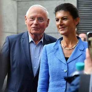 Oskar Lafontaine und seine Frau Sahra Wagenknecht. Jetzt hat Lafontaine über Wagenknechts anstehende Parteigründung gesprochen. (Archivbild)
