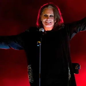 Rockstar Ozzy Osbourne tritt während der Abschlusszeremonie der Commonwealth Games im Alexander-Stadion in Birmingham (England) auf. (Archivbild)