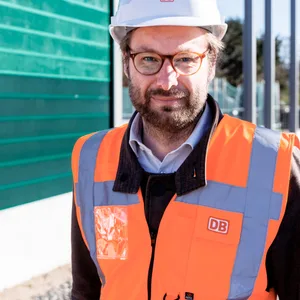 Anjes Tjarks (Bündnis 90/Die Grünen), Verkehrssenator von Hamburg, will die Mobilitätswende in der Hansestadt voranbringen.