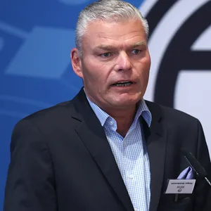 Holger Stahlknecht bei einer Pressekonferenz.