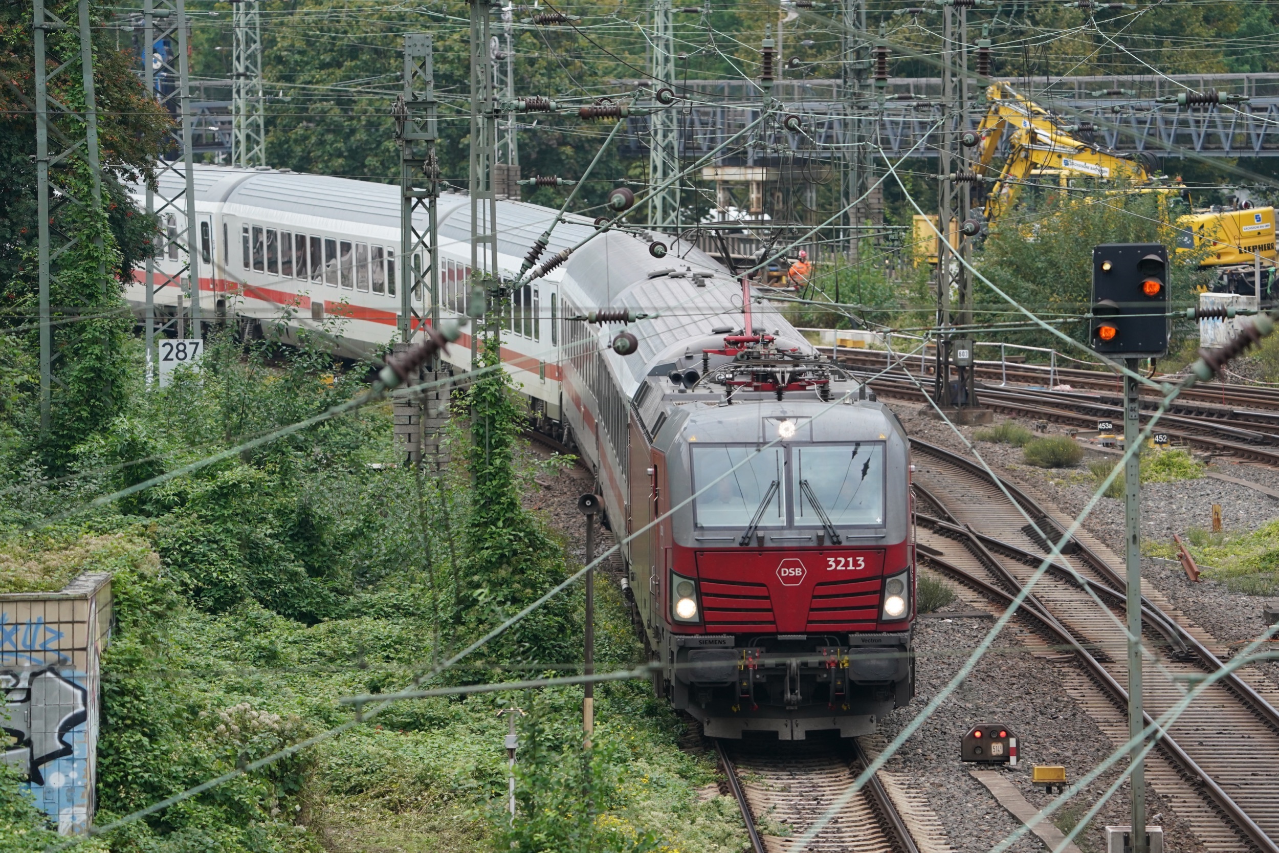 Ein Eurocity aus Kopenhagen auf dem Weg nach Hamburg.