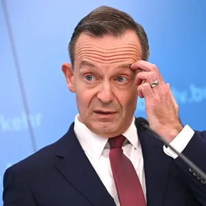 Bundesverkehrsminister Volker Wissing (FDP) ist auch weiterhin gegen Führerschein-Pflichttests für Senioren.