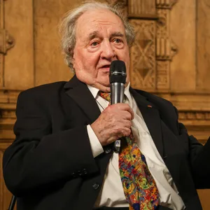 Der Überlebende des Holocaust Ivar Buterfas-Frankenthal spricht bei der Eröffnung der „Nacht der Jugend“ im Rathaus Bremen.