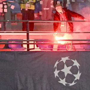 Fans von Union Berlin wurden von Neapel-Fans mit Böllern beworfen