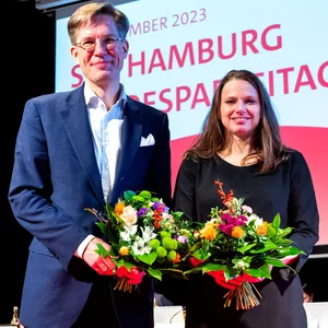 Nils Weiland (l.) und Melanie Leonhard wurden als Doppel-Parteispitze der Hamburger SPD bestätigt.