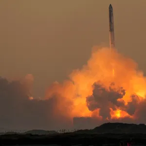 SpaceX's Mega-Rakete Starship startet zu einem Testflug. Das größte jemals gebaute Raketensystem der Raumfahrtgeschichte hat auch einen zweiten Testflug nicht abschließen können.