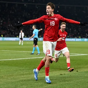 Kenan Yildiz jubelt nach seinem Treffer für die Türkei