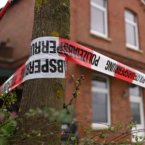 Der mit Flatterband abgesperrte Tatort in Weener.