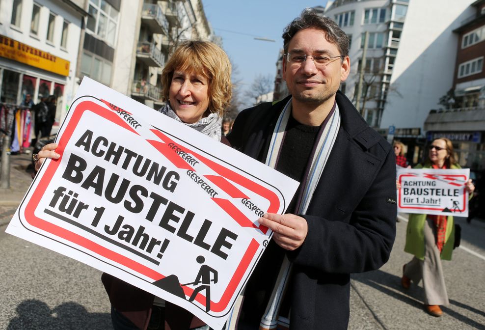 Anwohner aus St. Georg protestieren 2014 gegen die geplante Busbeschleunigung in der Langen Reihe.